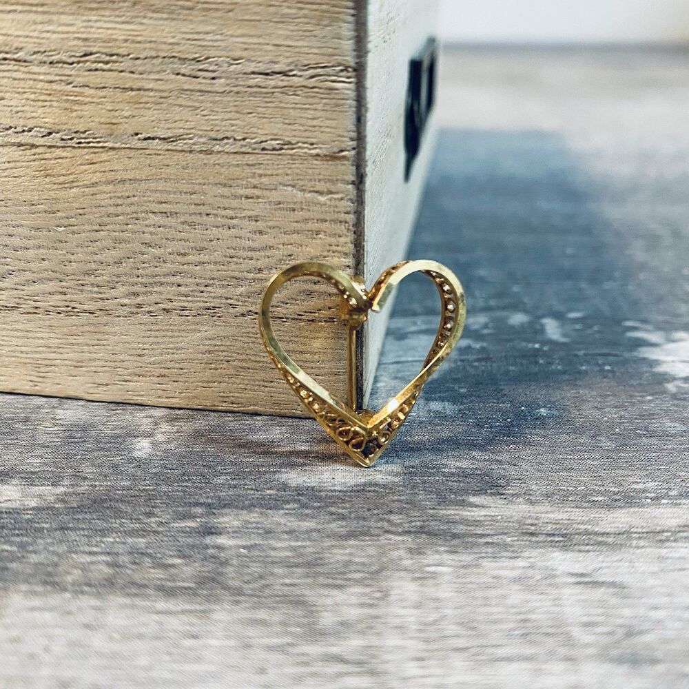 VTG DELICATE GOLD TONE FILIGREE OPEN WORK HEART BROOCH PIN 1”